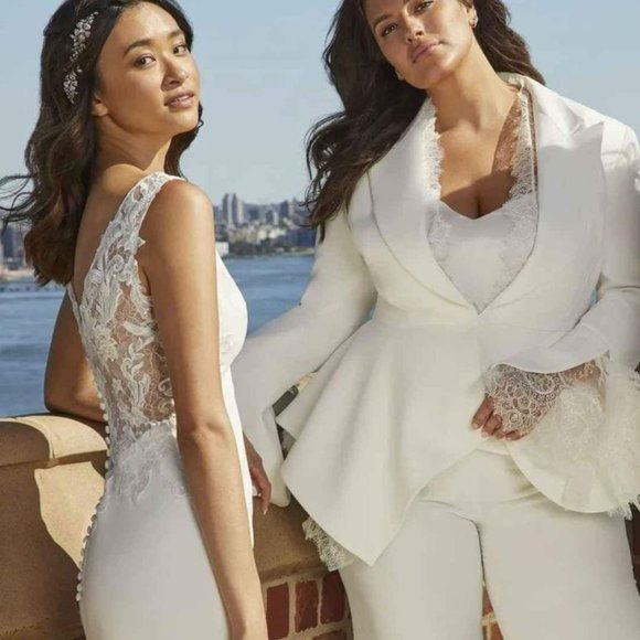 Pronovias x Ashley Graham Wedding Dress - Picture 2 of 4